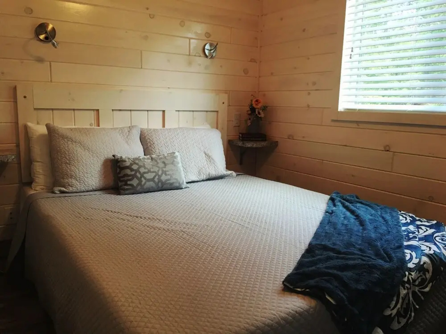 Lakefront Property Two Bedroom Cabin #31 at Long Cove Resort by Redawning