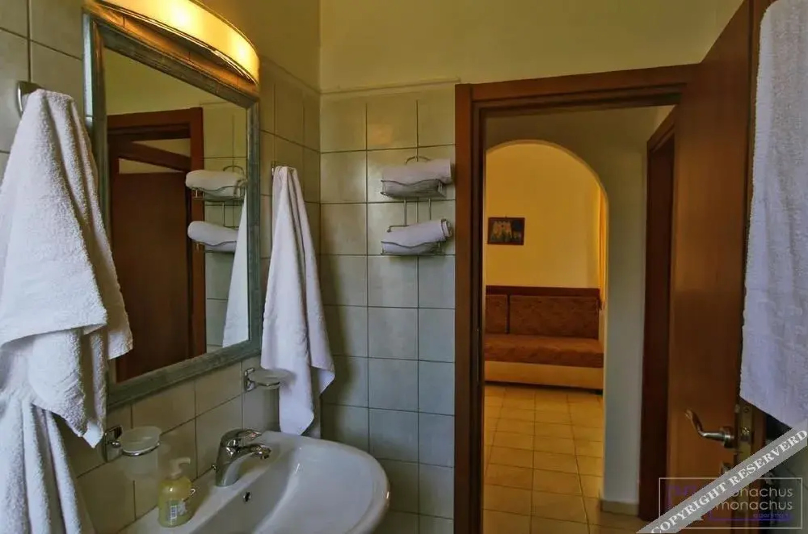 Monachus Monachus Apartments