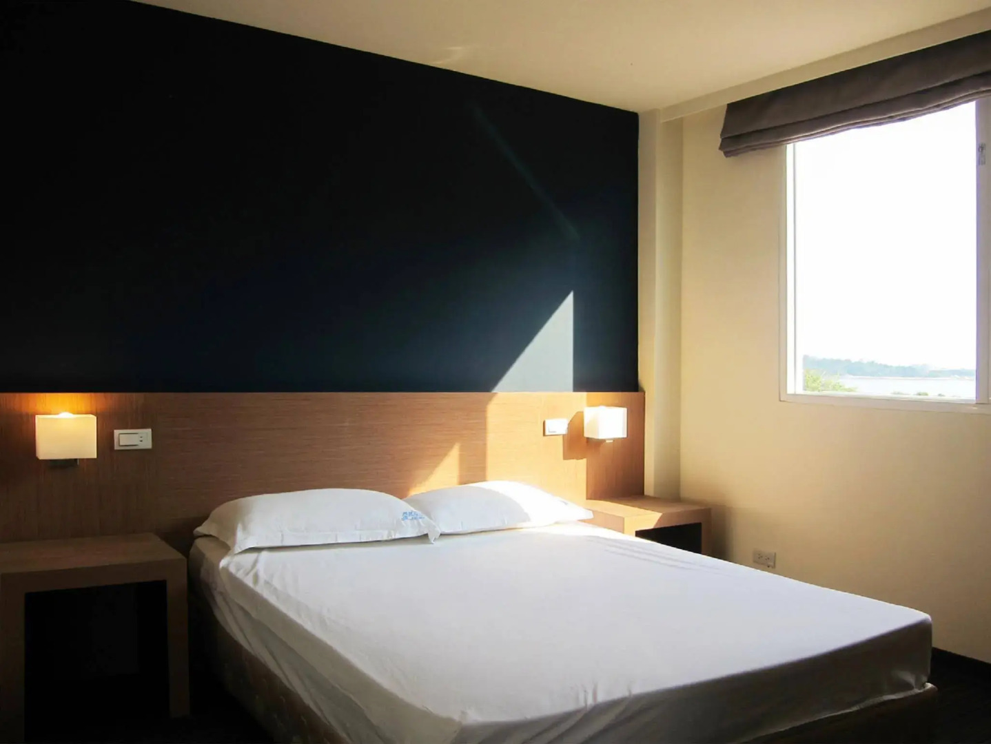 Breeze & Waves A Seaside Inn