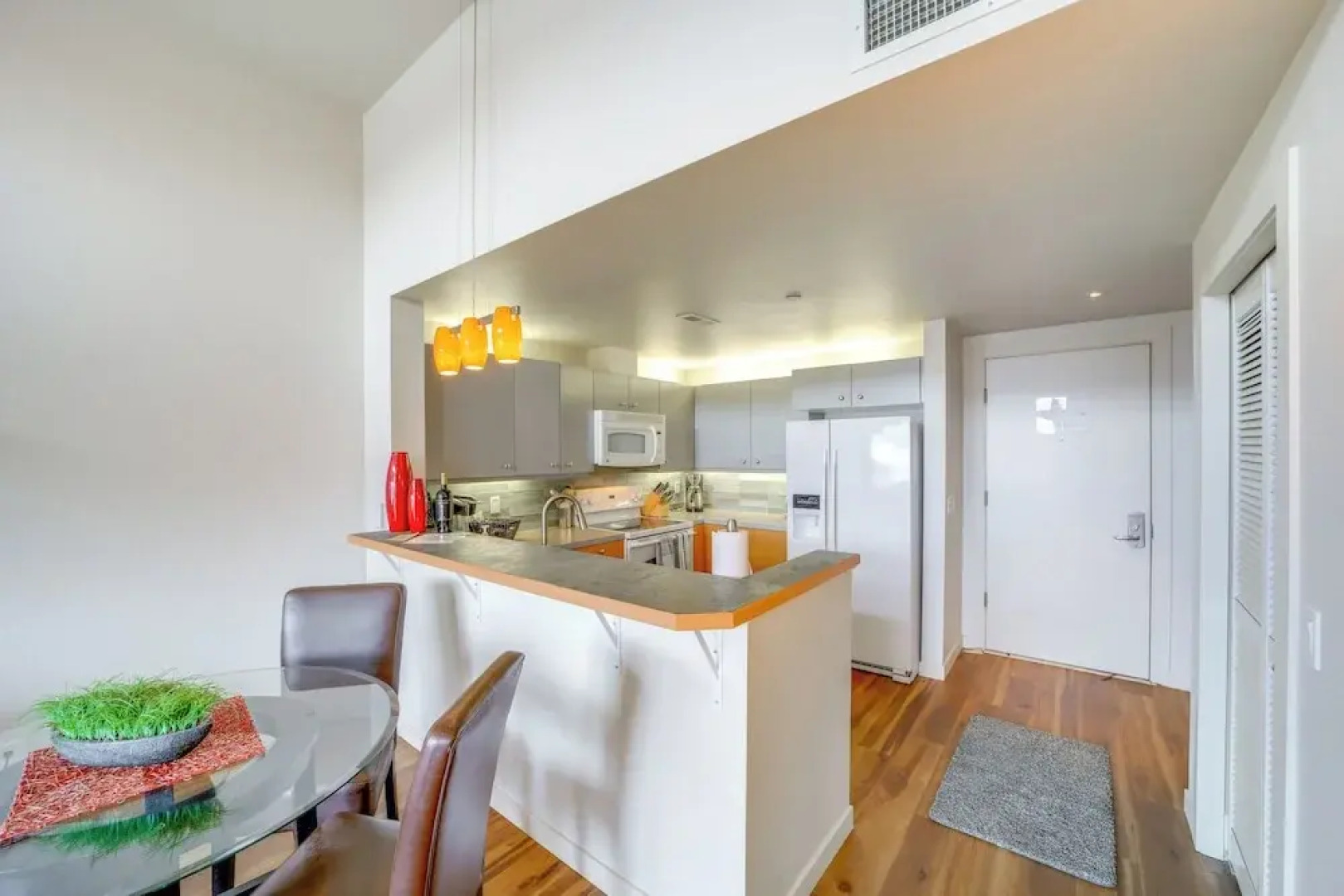 Walk to Lake Chelan: Top-level Waterfront Condo