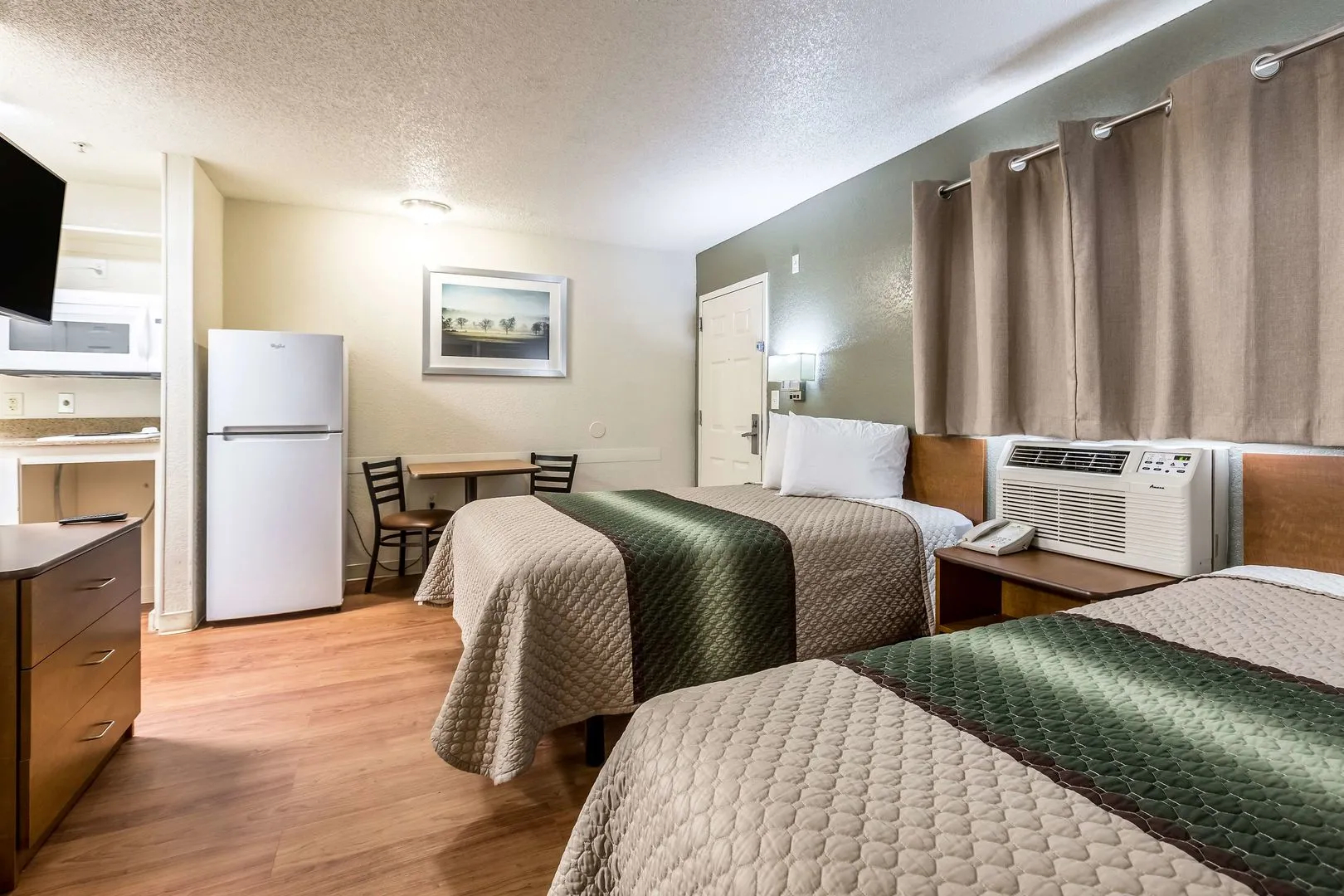 HomeTowne Studios by Red Roof Atlanta - Chamblee