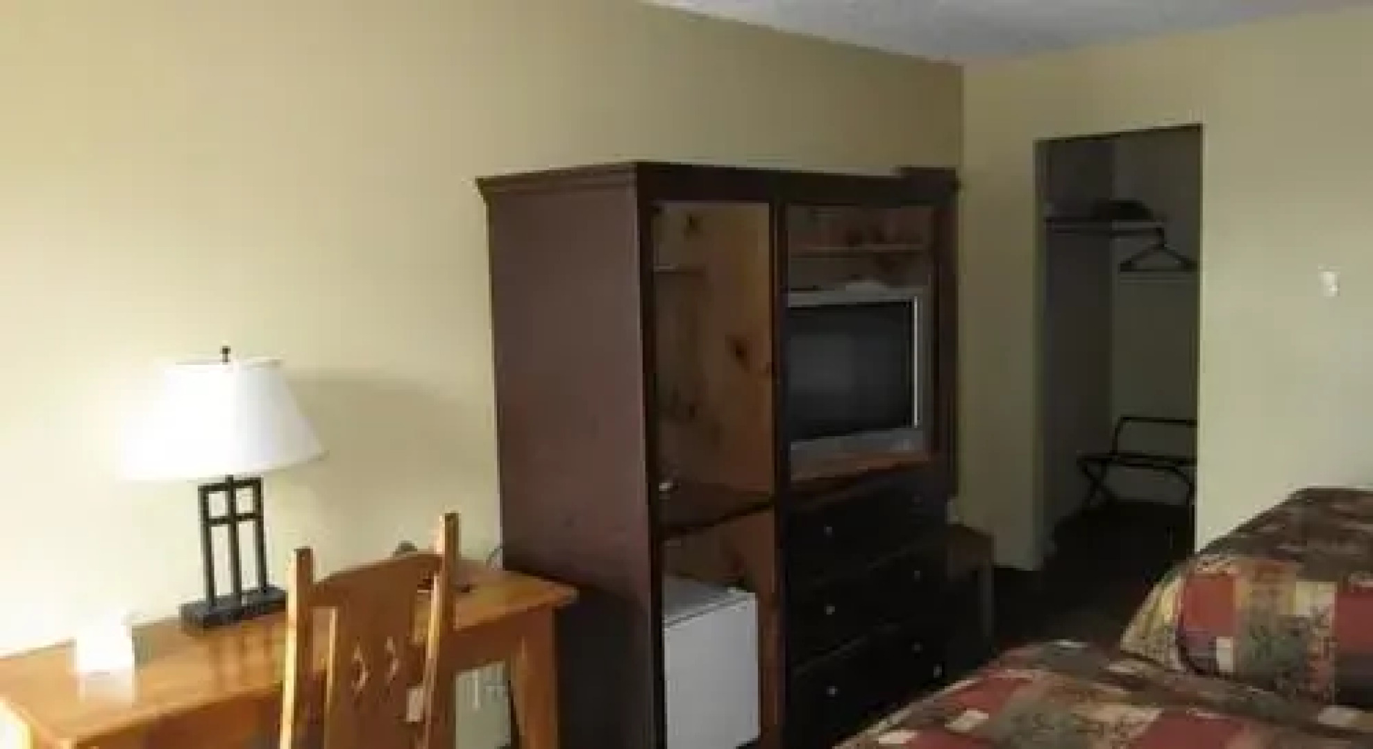 The Pinecone Inn & Suites