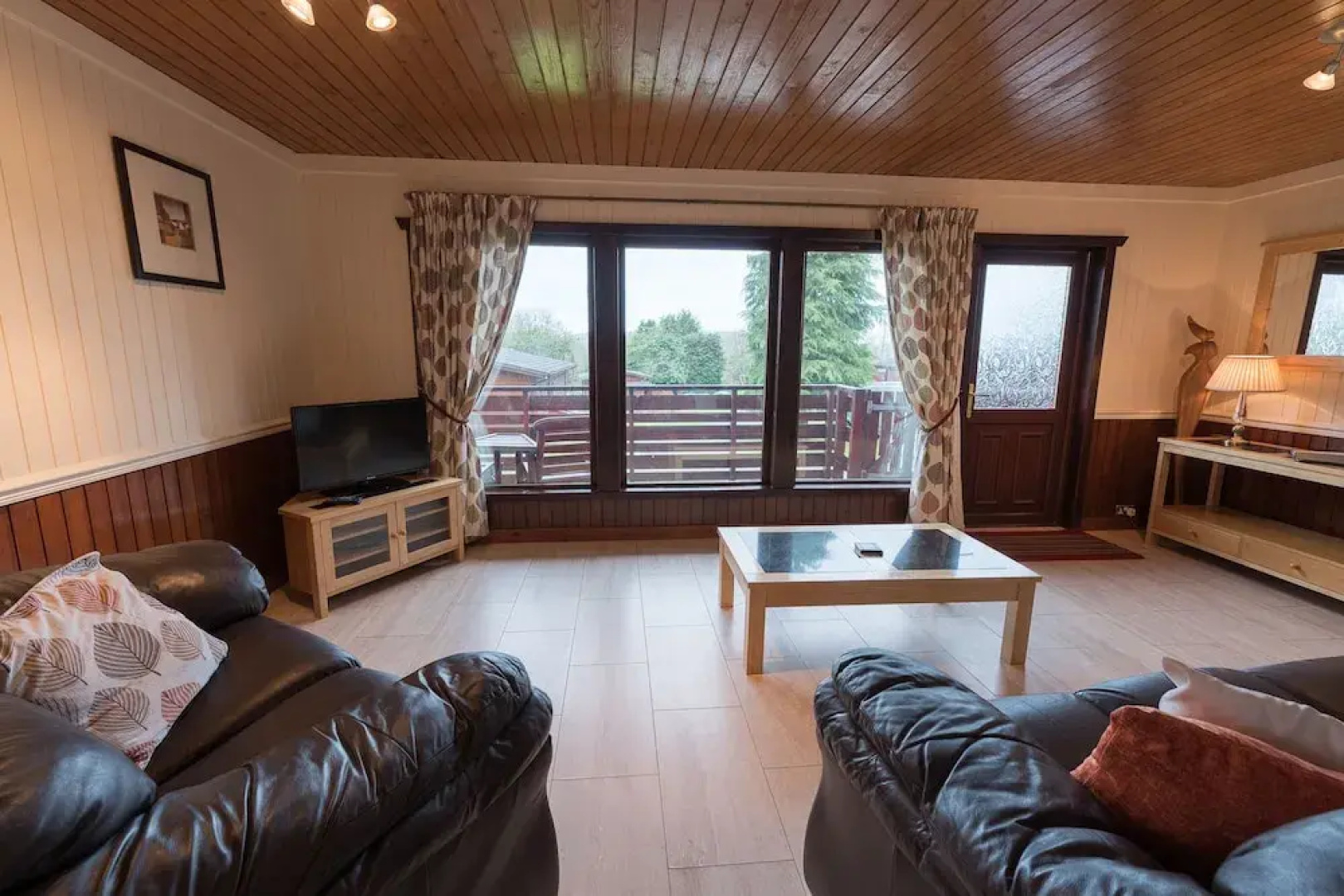 Conifer Lodge 25 With Hot Tub, Newton Stewart