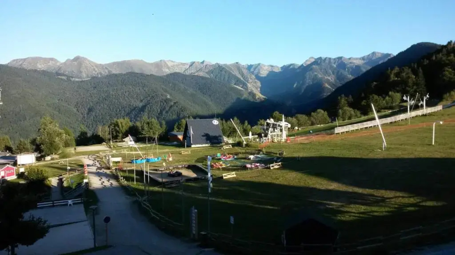 Un Isard au Pied des Pistes