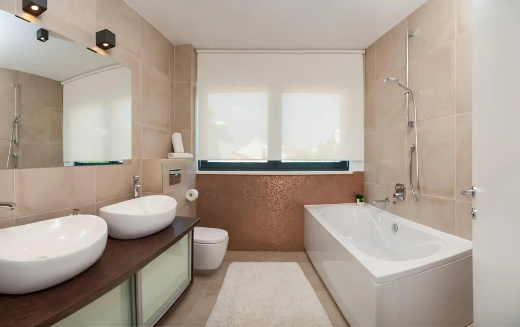 Luxury Beachfront Villa Trogir 2 with private pool, jacuzzi and gym at the beach on Ciovo - Okrug Gornji