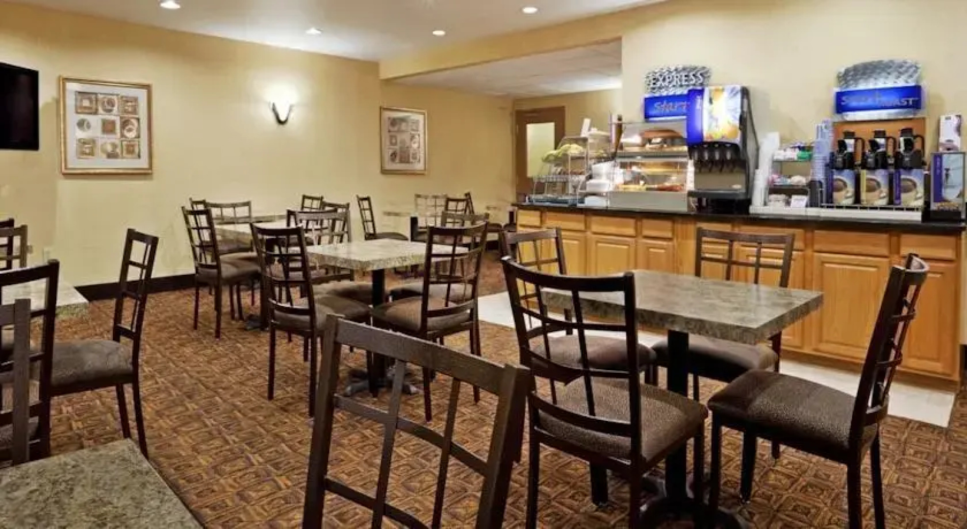 Holiday Inn Express Hotel & Suites Newark-Heath