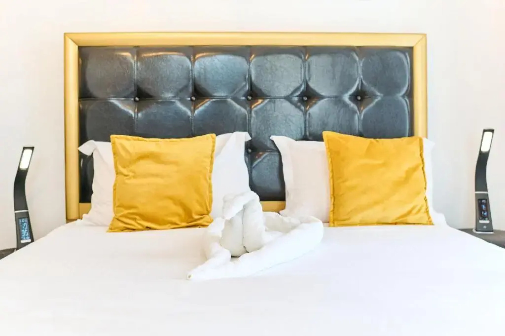 Color Studios in Nord10 - Pool & playground