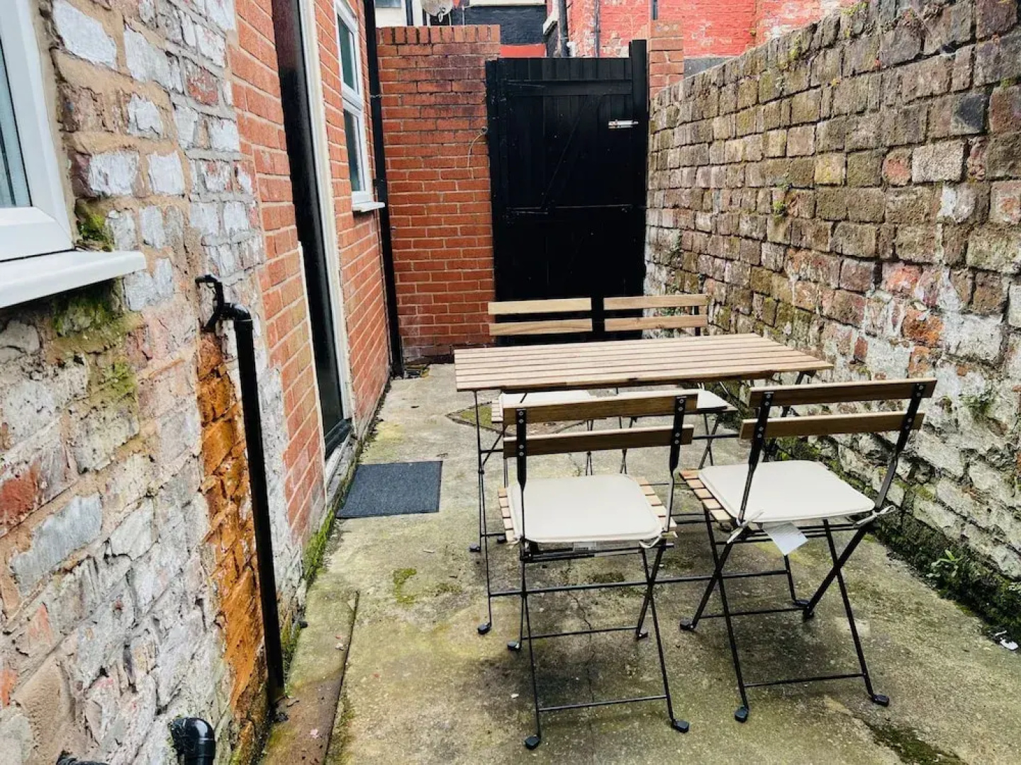 Remarkable 4-bed House in Bootle, Liverpool
