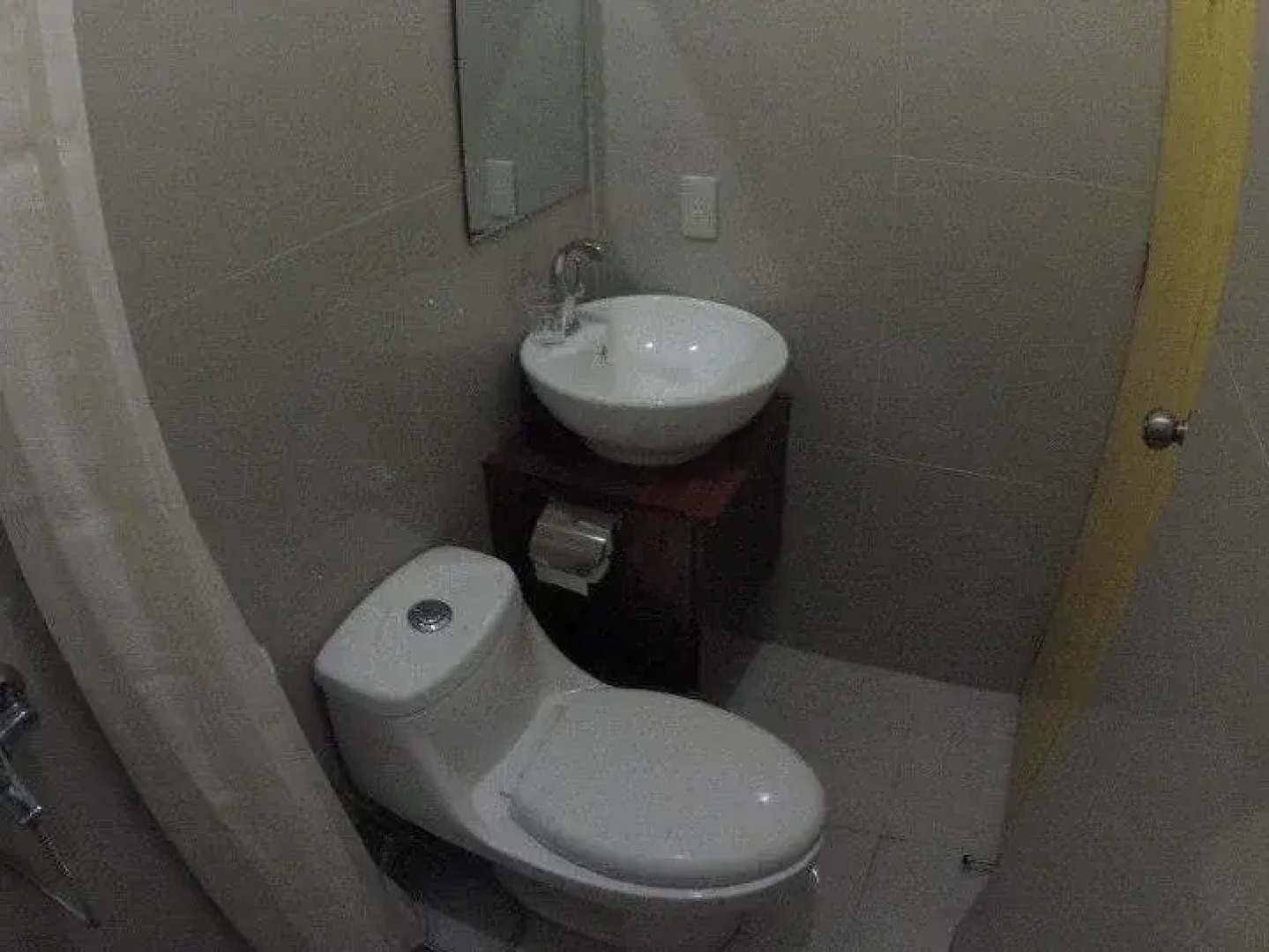 GraceHill EconoSuites Hotel