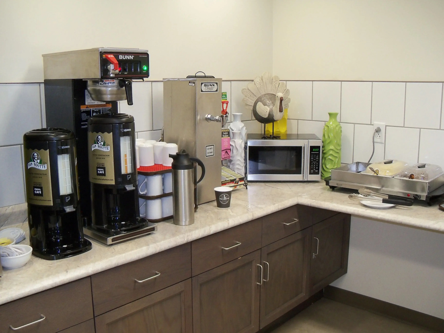 Crossroads Inn & Suites