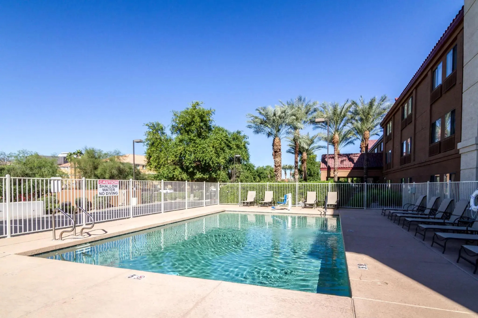 Red Roof Inn PLUS+ Tempe - Phoenix Airport