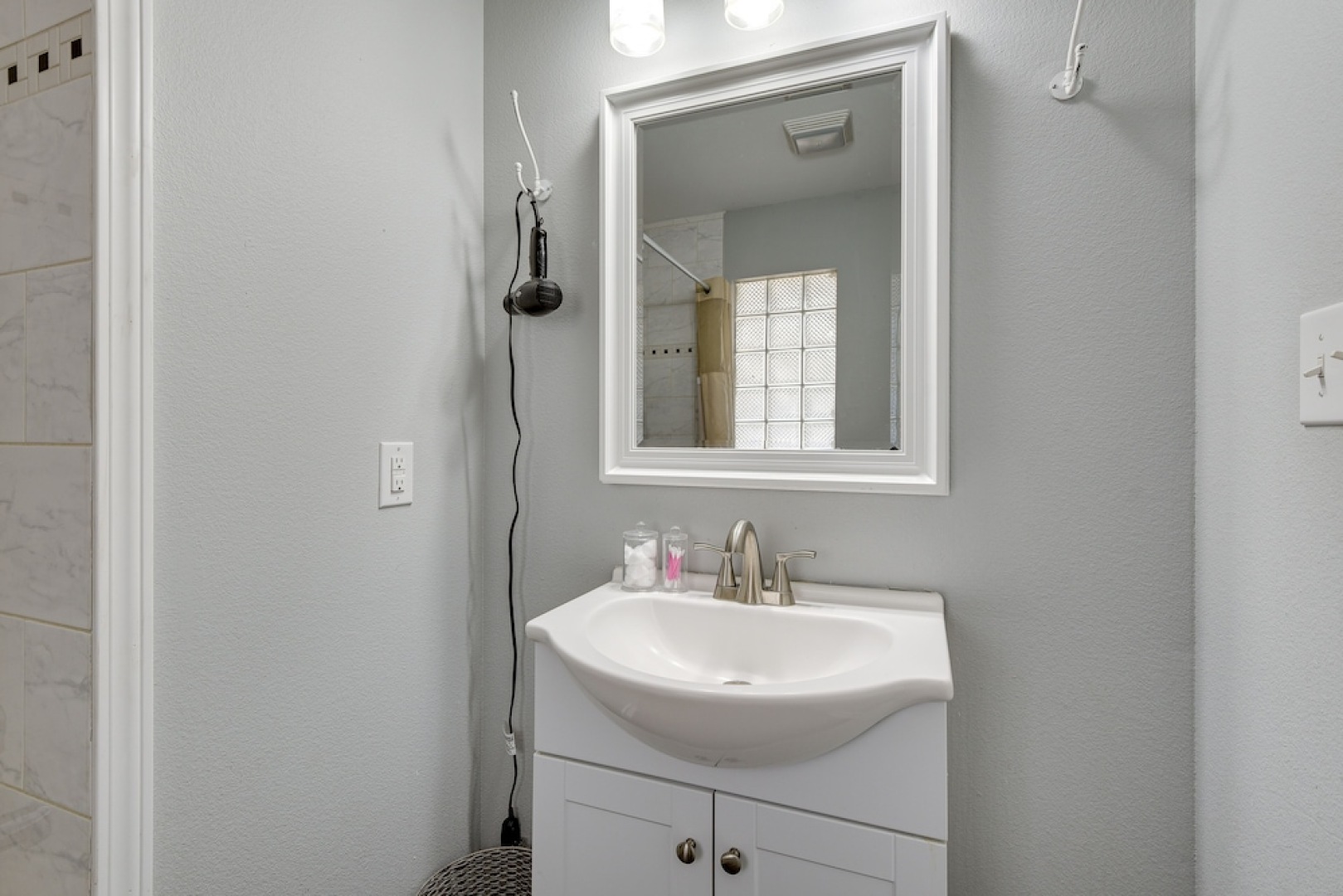 Modern Flower Mound Home < 2 Mi to River Walk