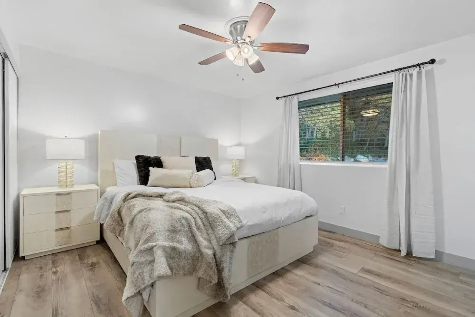 Ski Lover's Paradise: 7br Villa Near Top Resorts 7 Bedroom Home by RedAwning