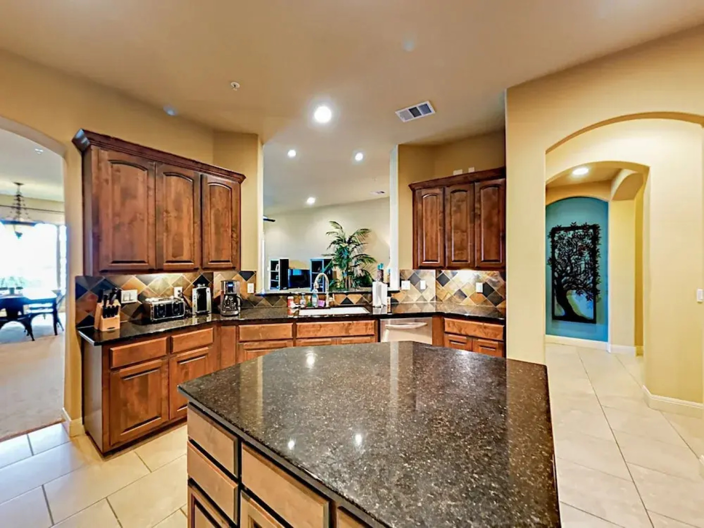 416 Lakeway - 3 Bedroom Condo