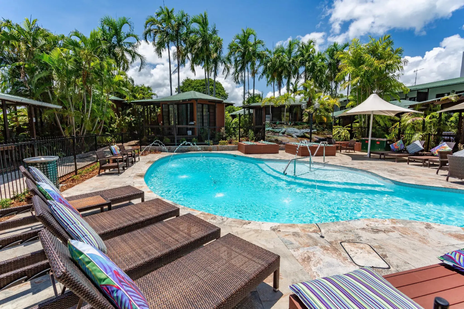 Palms City Resort