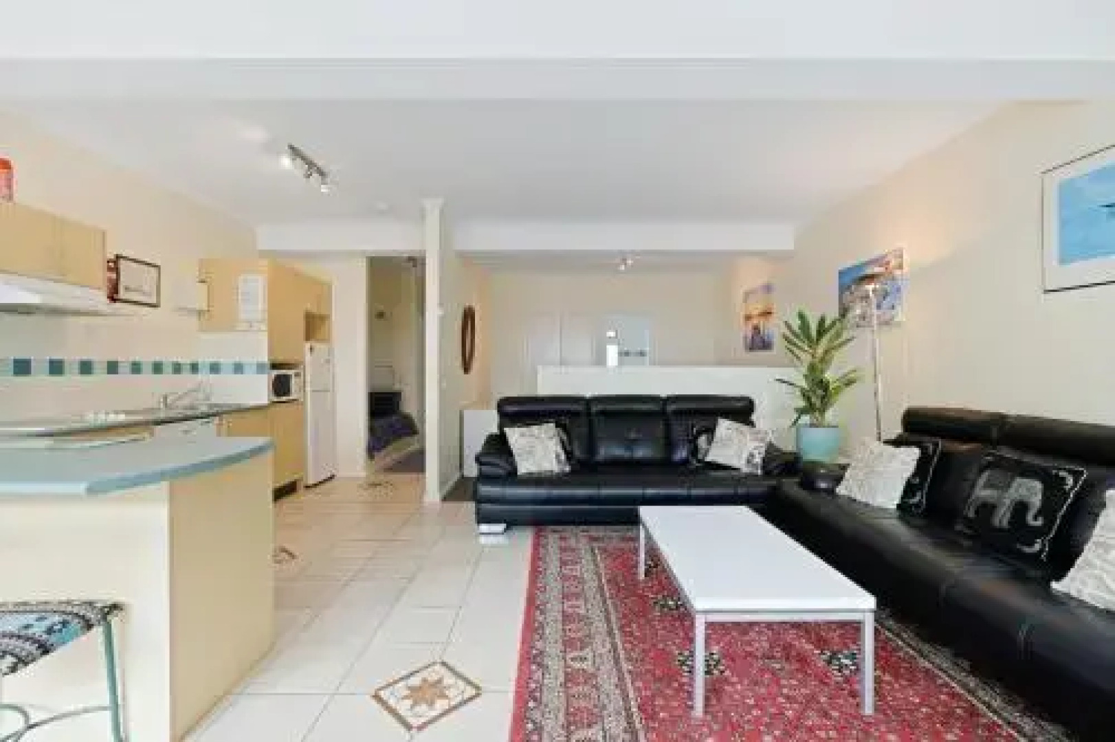 Black Dolphin Waterfront Apartment