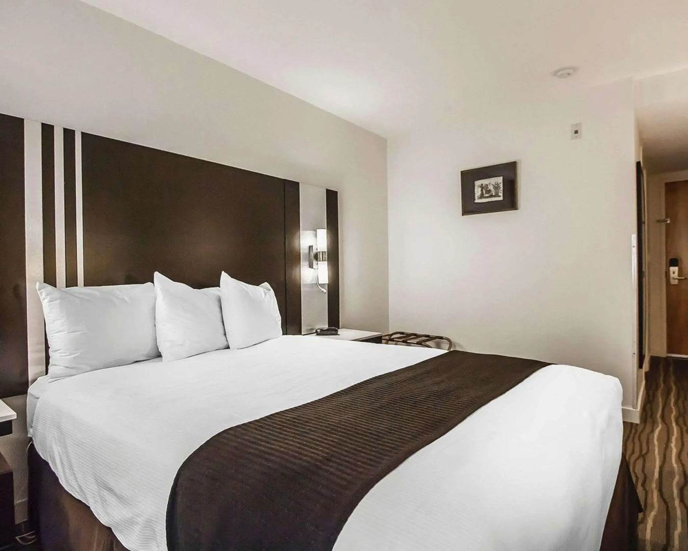 Comfort Hotel Vancouver Airport