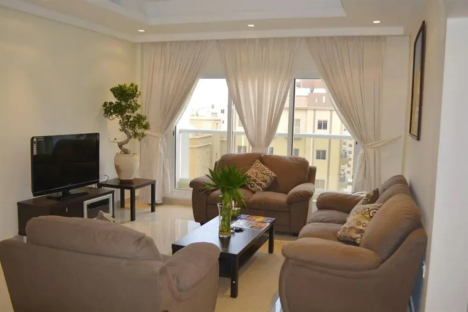 Leaders Plaza Apartments