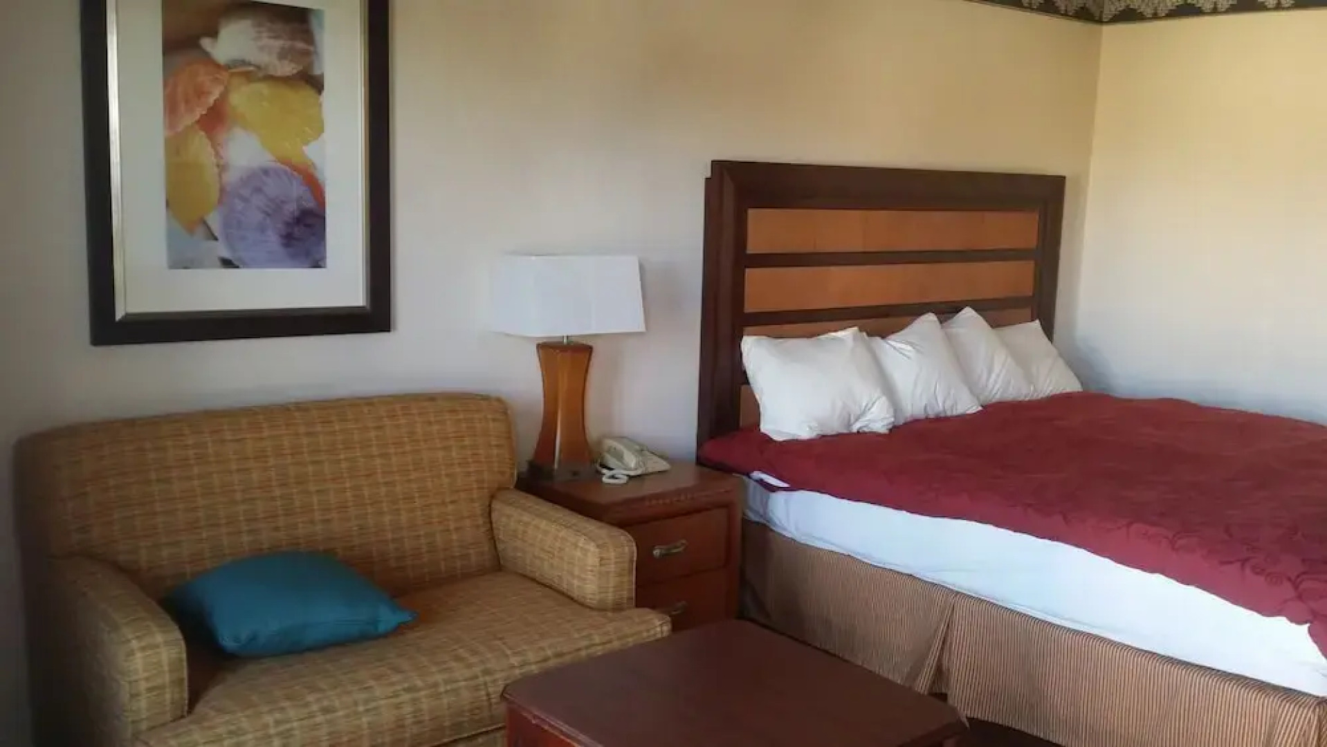 Studio 9 Inn & Suites