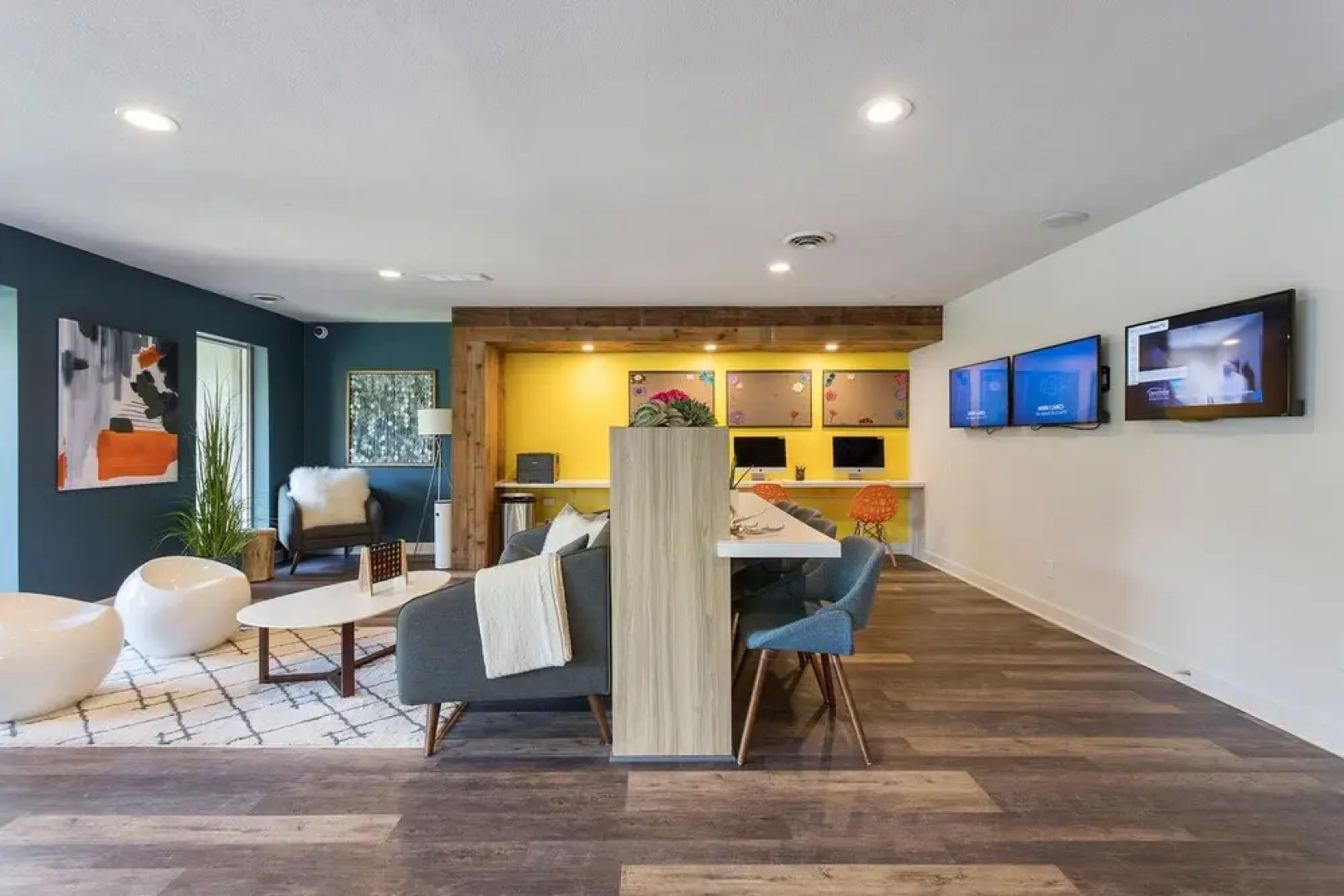 The Relaxing Lakeside Suites