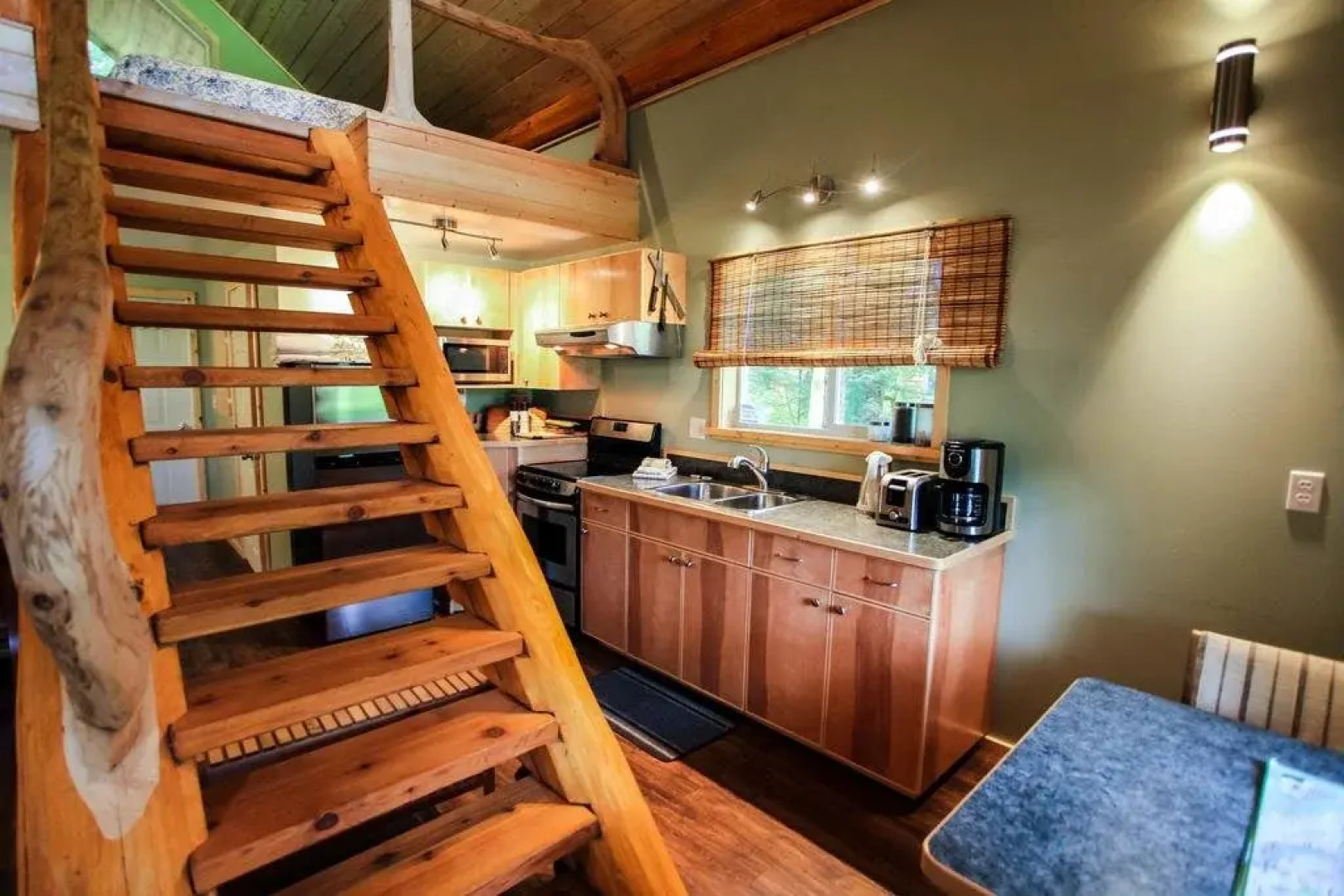 Bella Coola Grizzly Tours Cabins