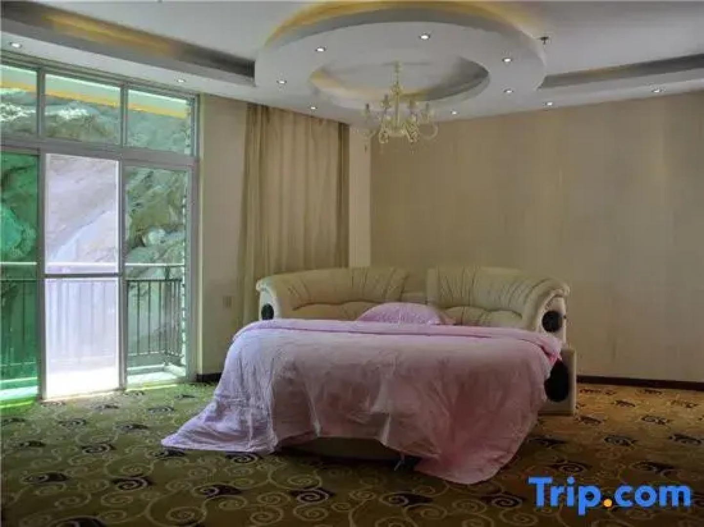 Wolong International Hotel