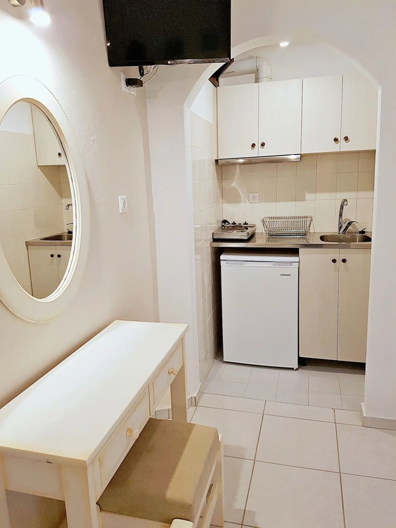 Petros Studios & Suites