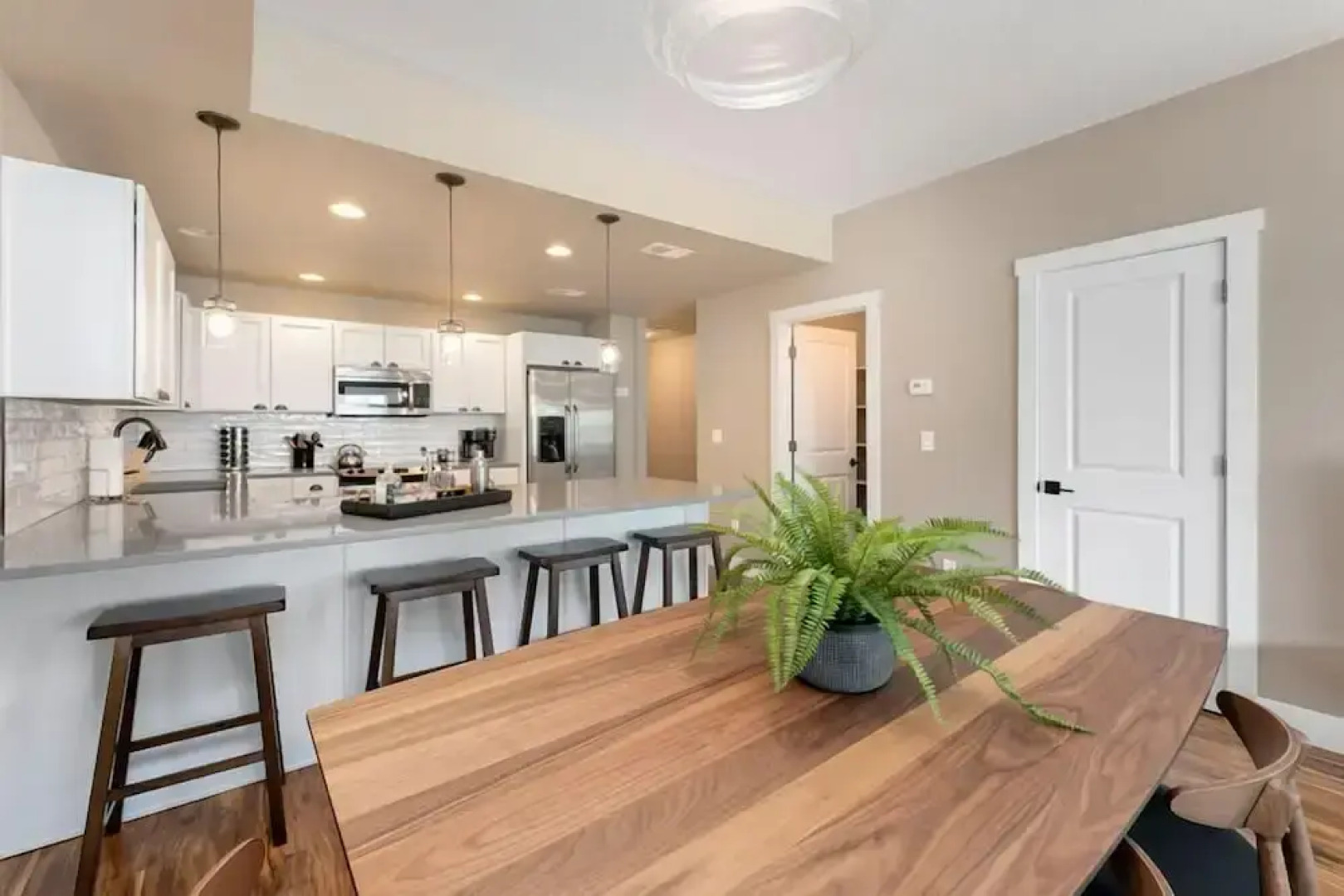 Amazing Urban Townhome Near Breweries & River!