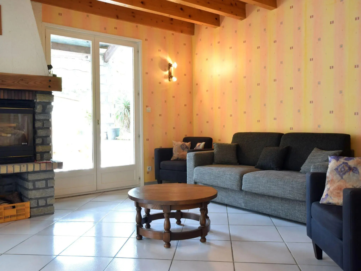 Detached villa in a small villa estate with private swimming pool