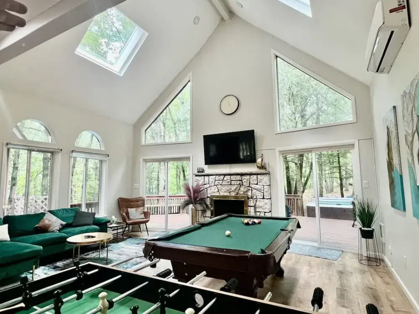 Luxury Family Escape Hottub/sauna/billiard/pool 4 Bedroom Home by RedAwning