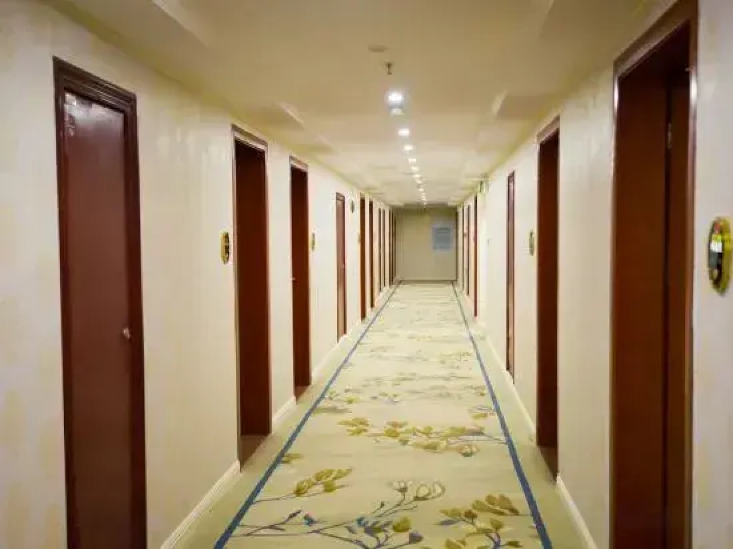 Dongxing Dongyi Hotel (Beilun Avenue Port)