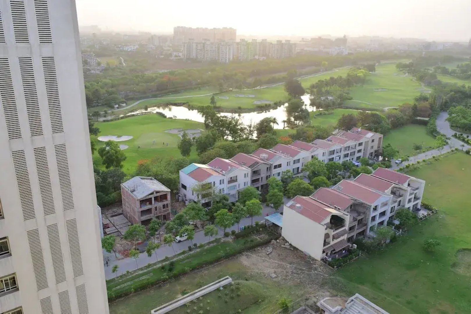 Vehomes Spacious Condo in Greater Noida