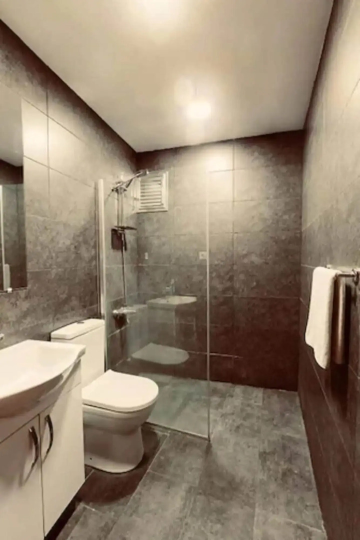 Cheers Midtown Hostel