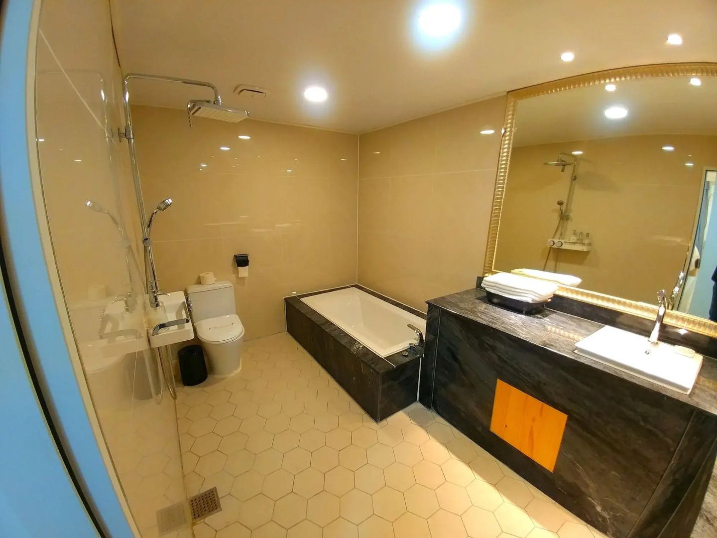 I.Y Hotel