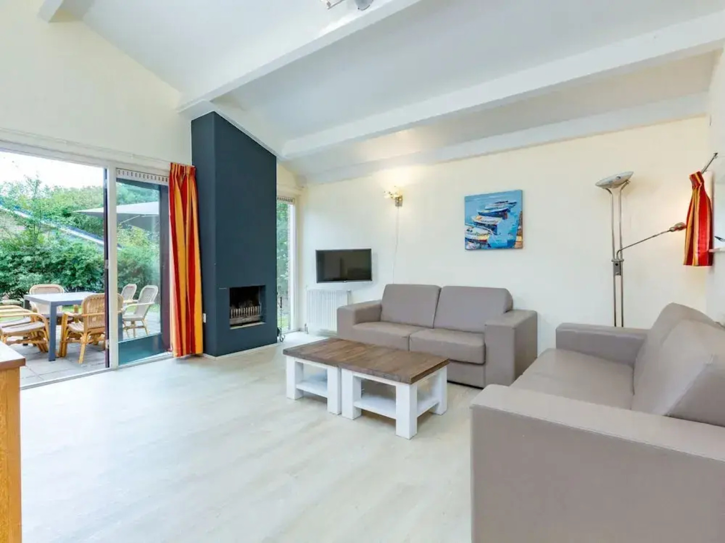 Restyled Holiday Home with Fireplace near Beach