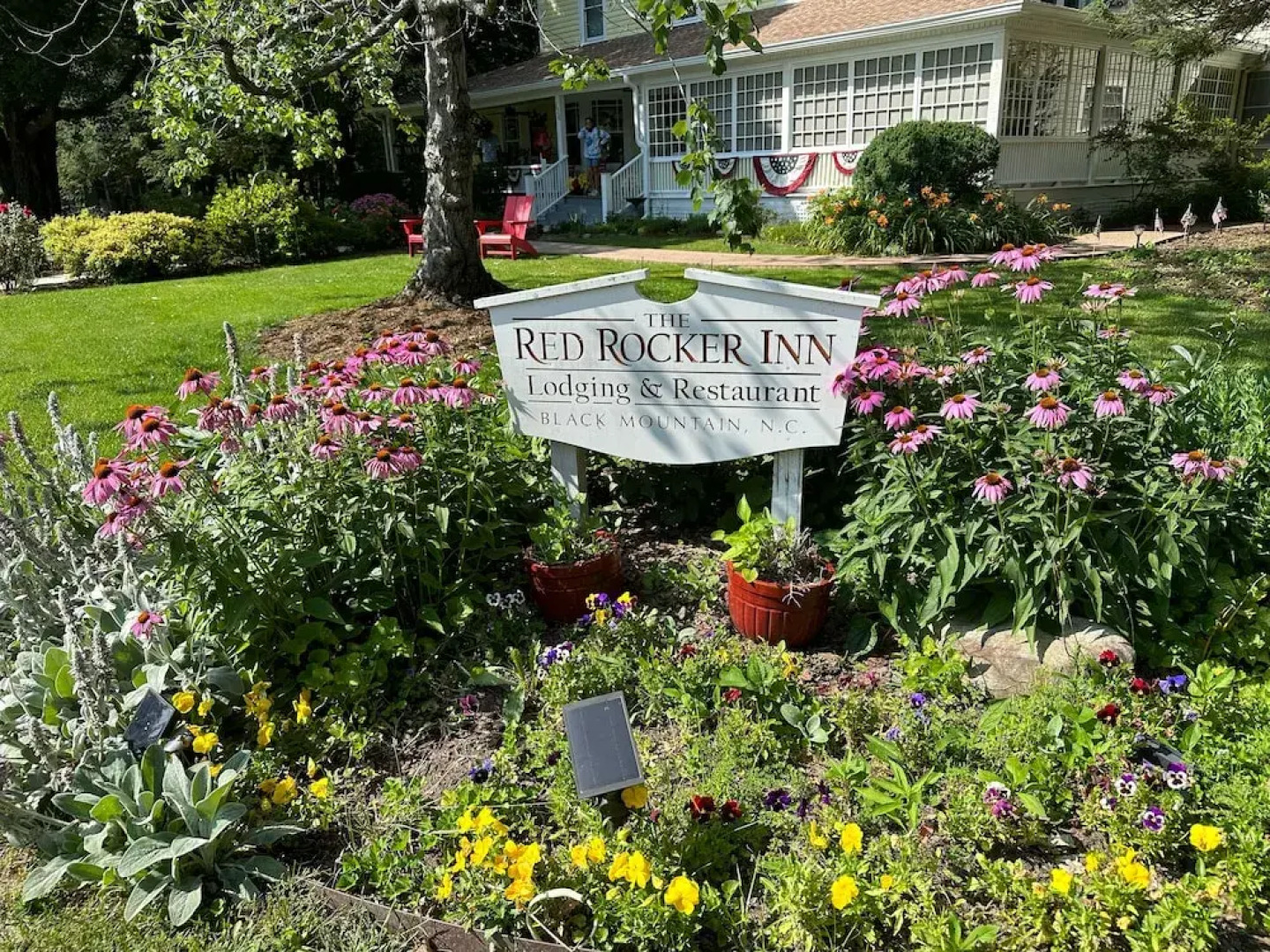 Red Rocker Inn