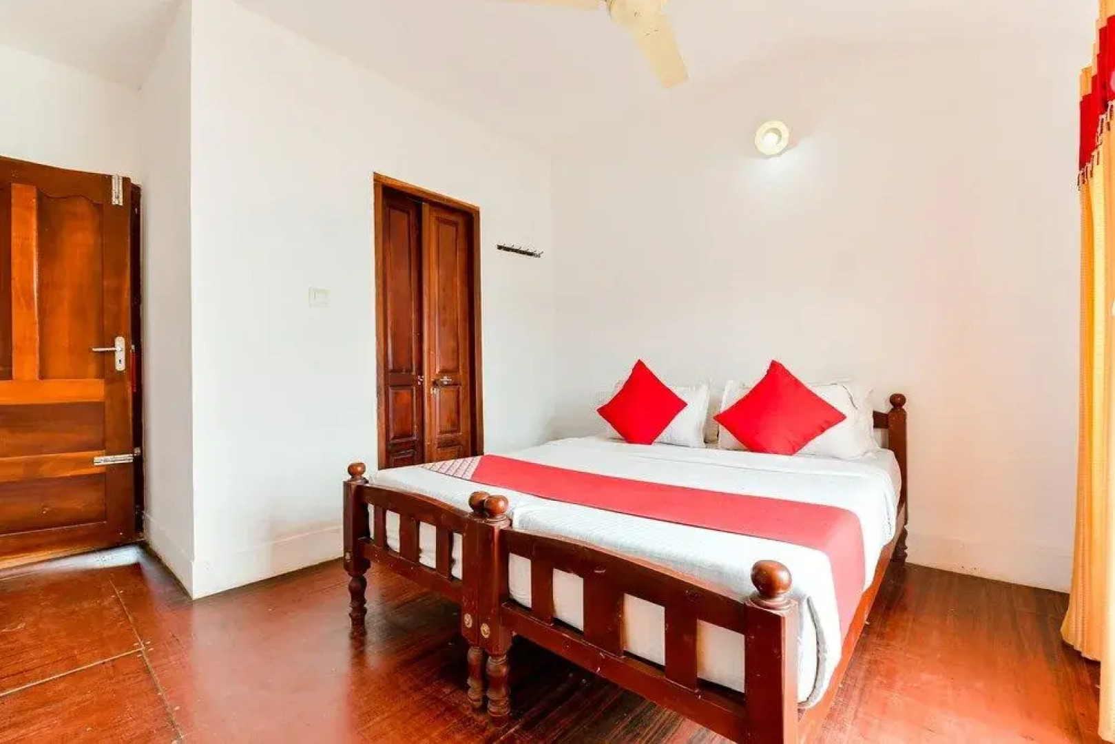 OYO 23103 Houseboat Ganga 5bhk Deluxe