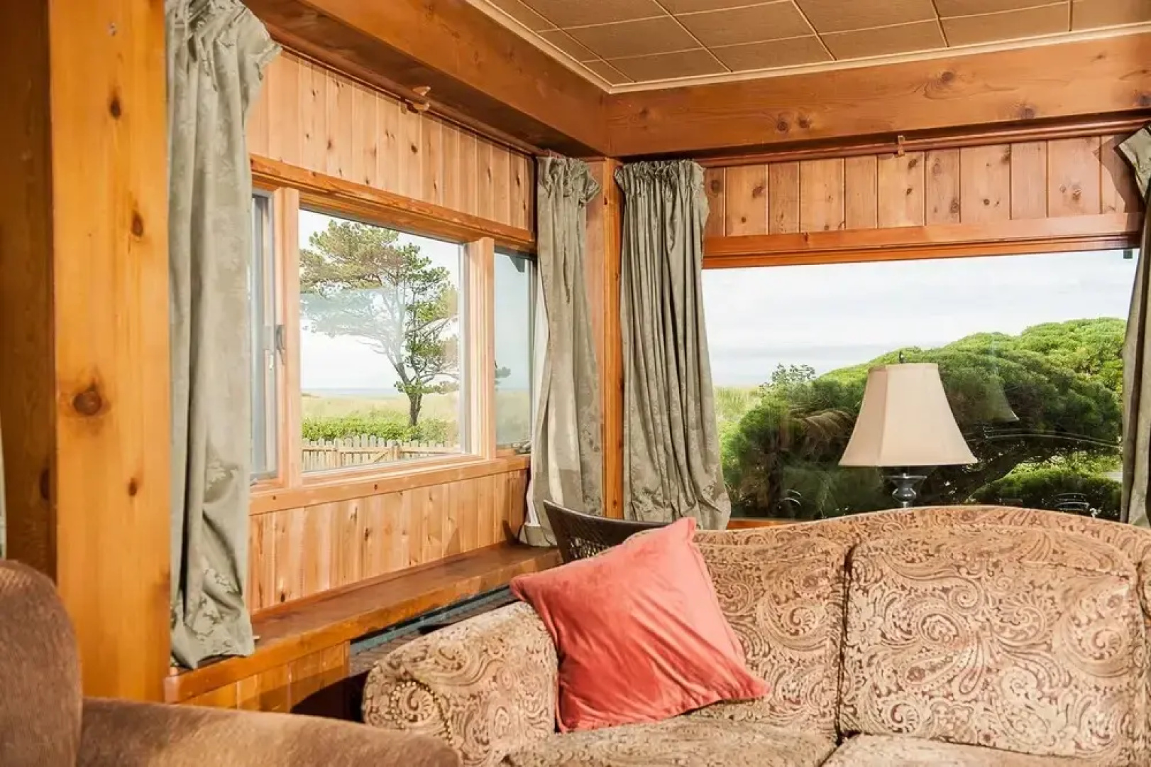 The Tides 4 Br home by RedAwning