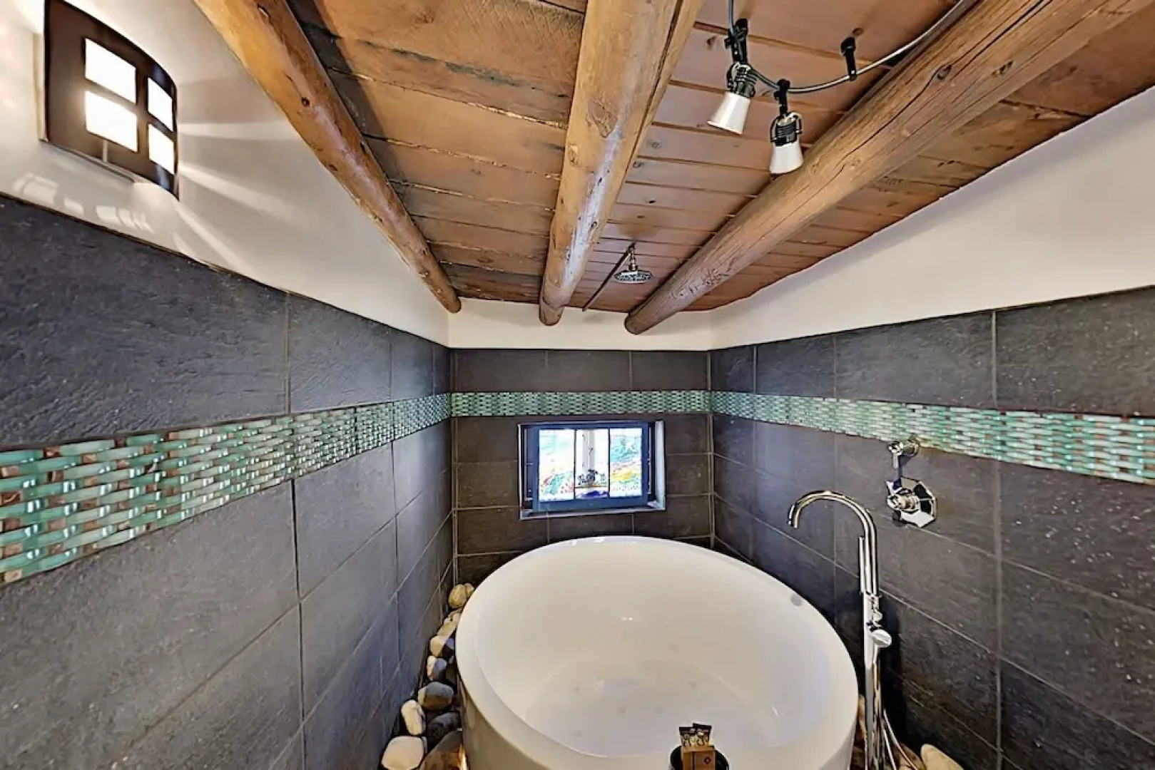 Gorgeous Suite: Full Kitchen, Jetted Tub & 2 Kivas 1 Bedroom Duplex