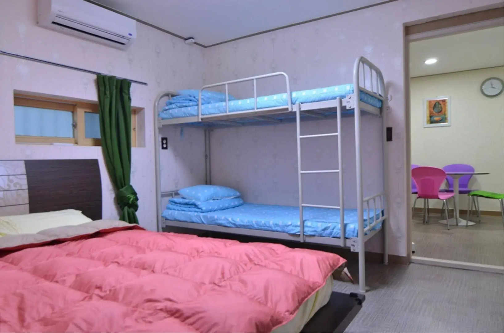 Kimchee Downtown Guesthouse - Hostel