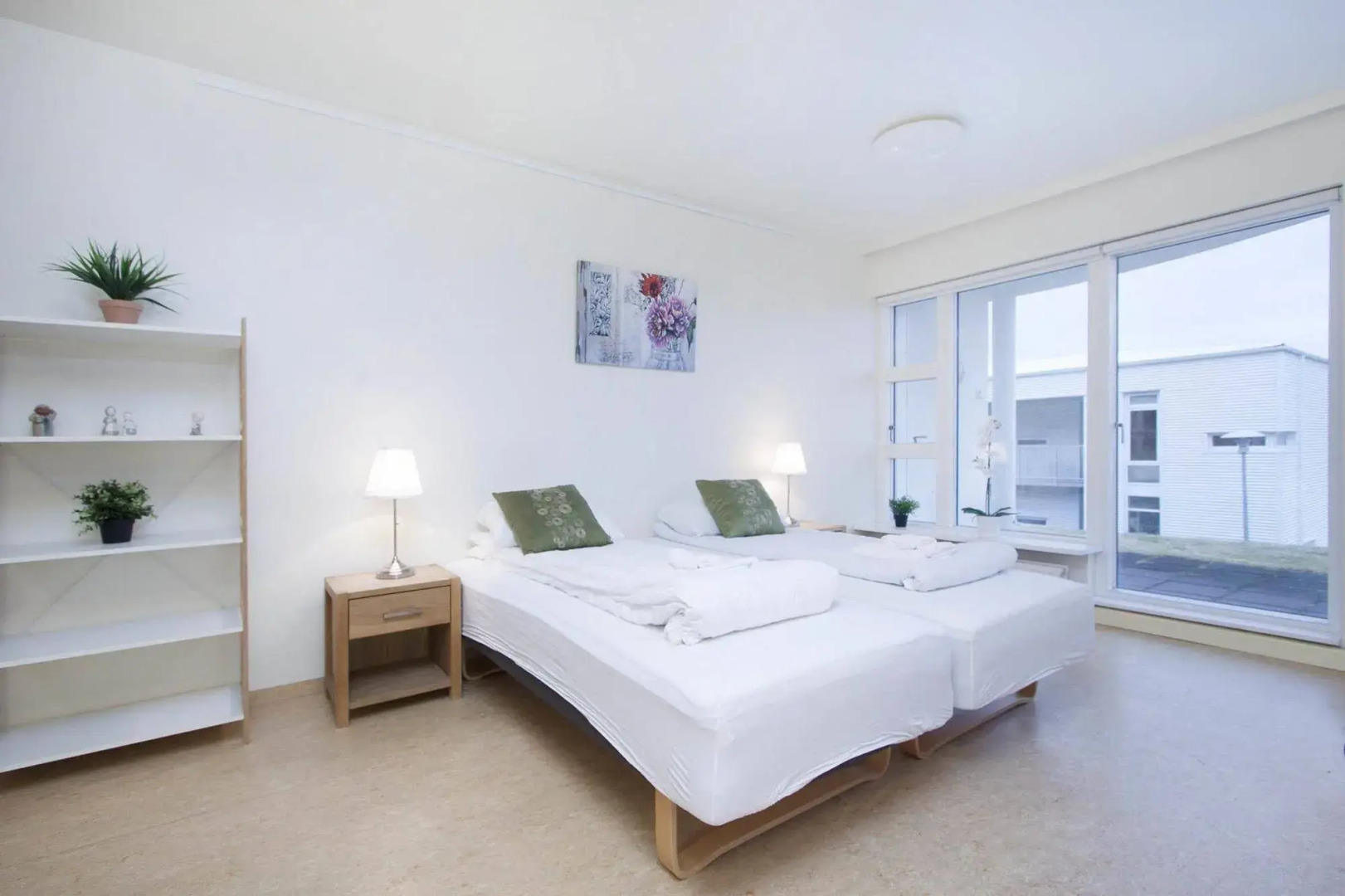 Golden Circle Apartments