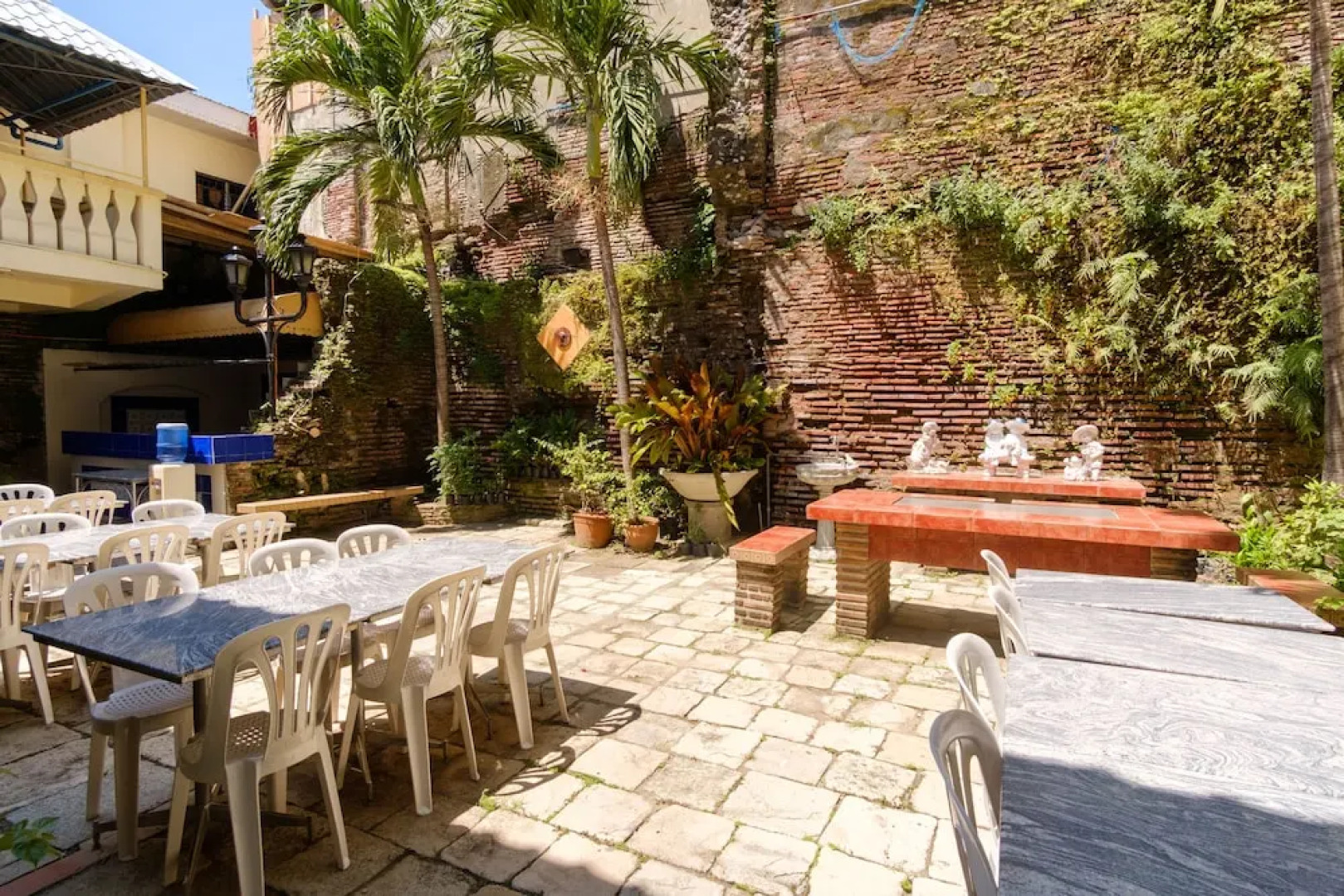 RedDoorz Plus @ Calle Crisologo Vigan