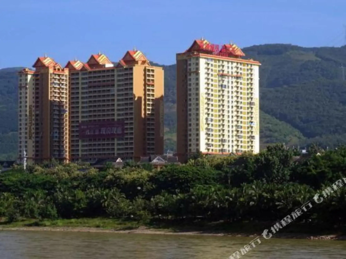 Sawadika Fengqing Hotel