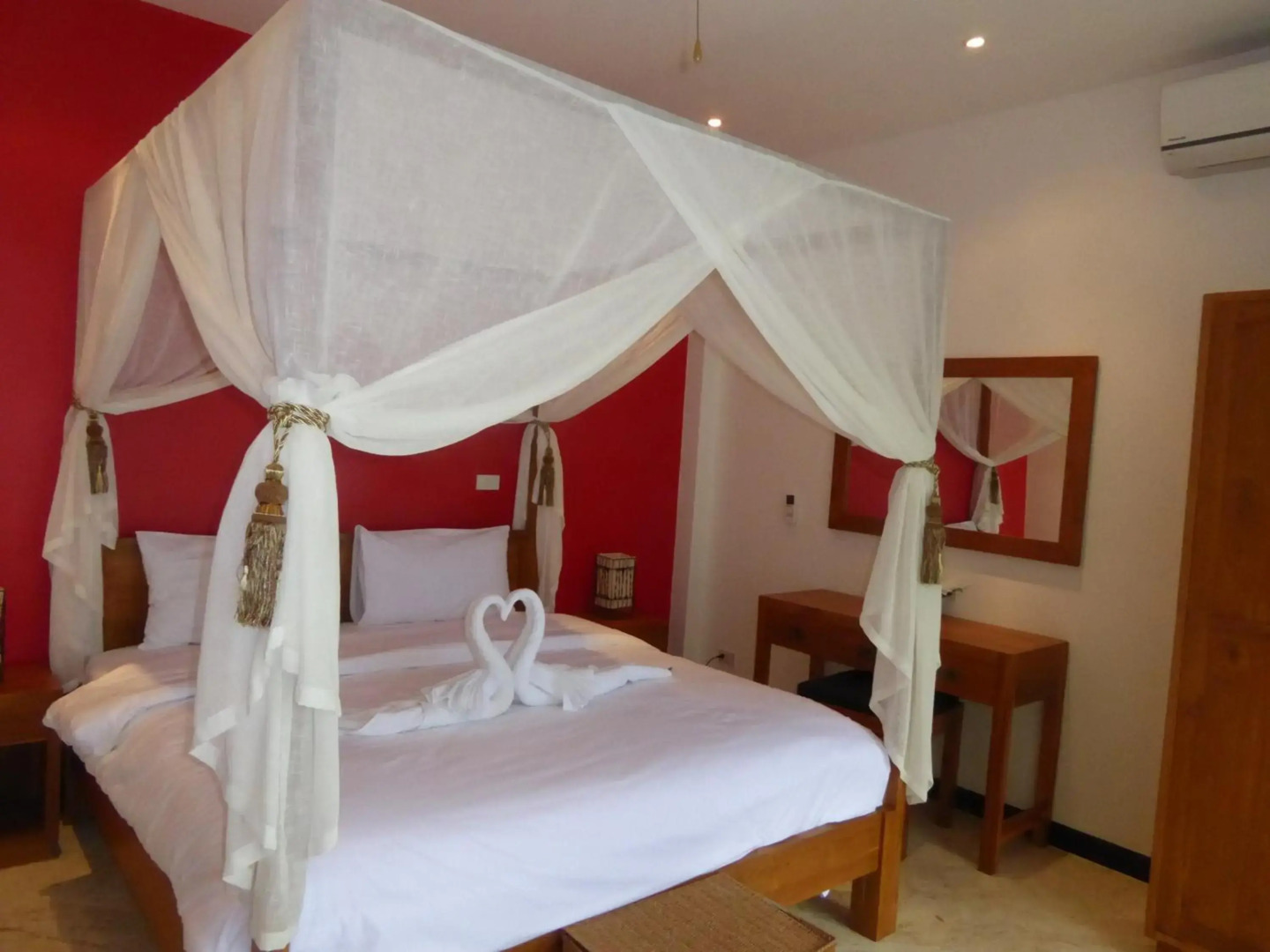 VIP Chain Resort Pool Villa