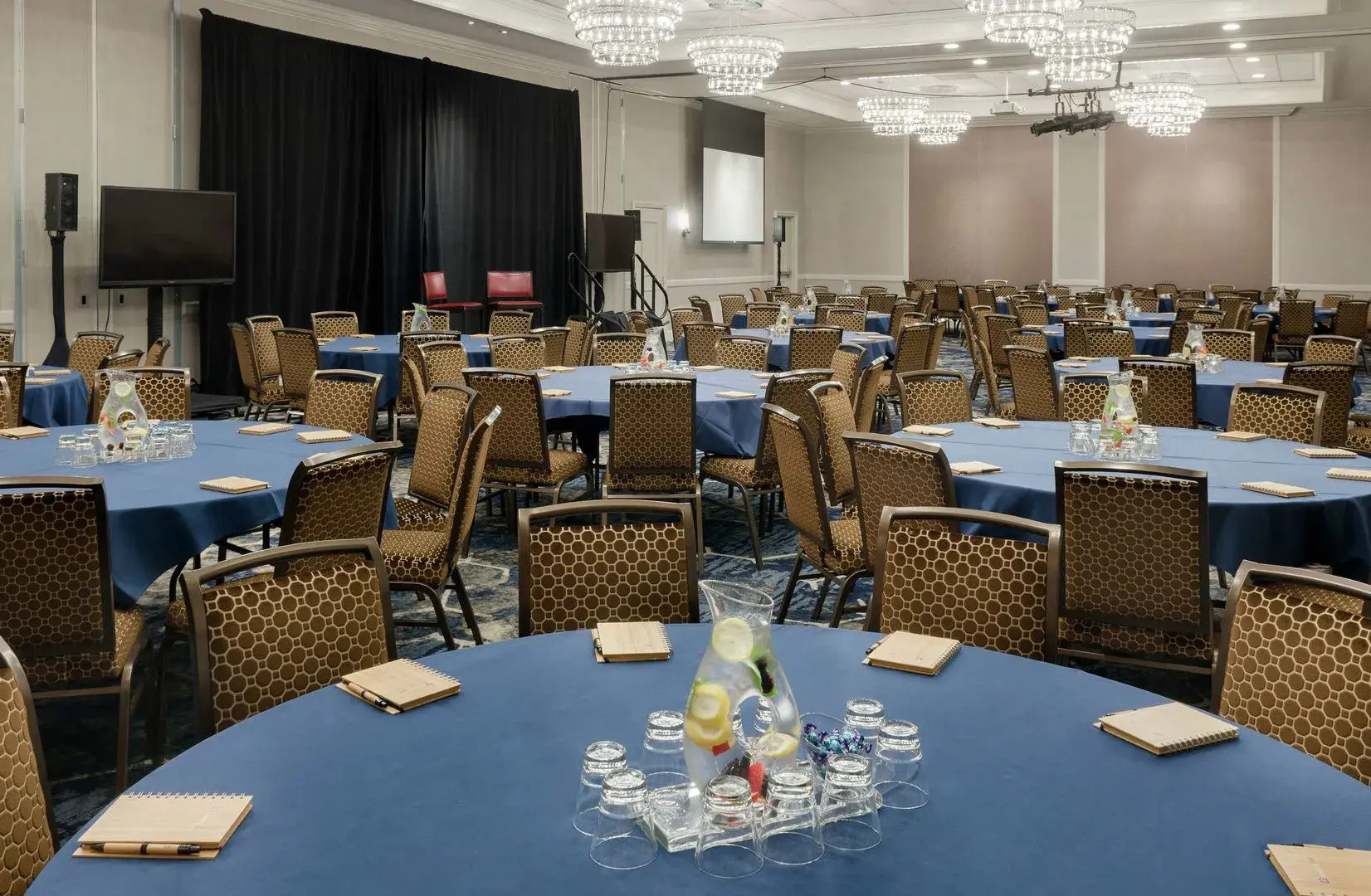 Juniper Hotel Cupertino, Curio Collection by Hilton