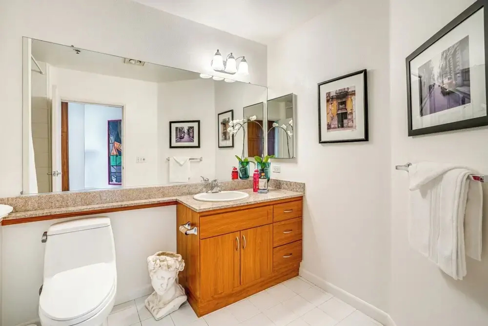 Luxe Condo w/ Private Patio & Perks in Emeryville!