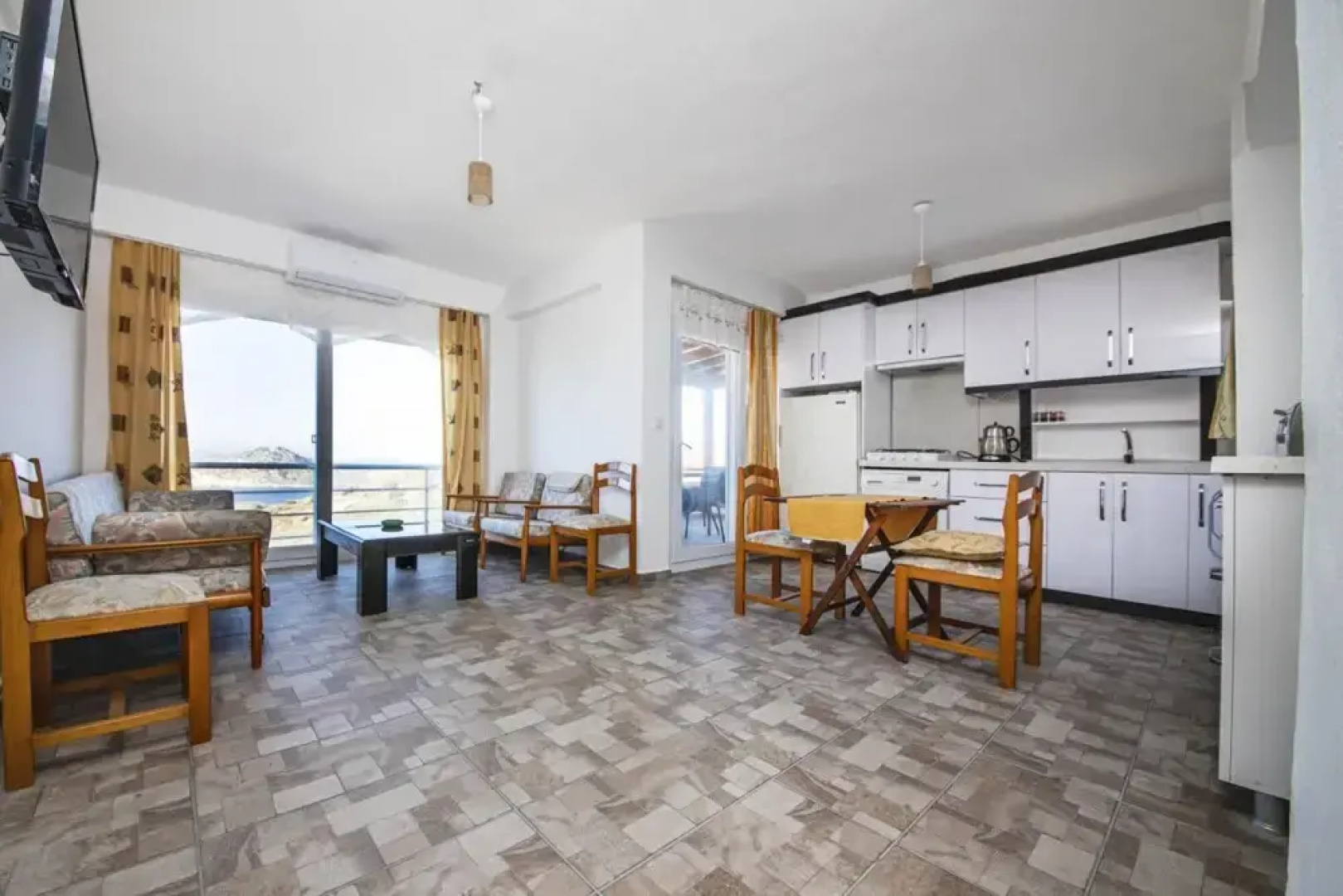 Peaceful House With Private Beach in Gumusluk