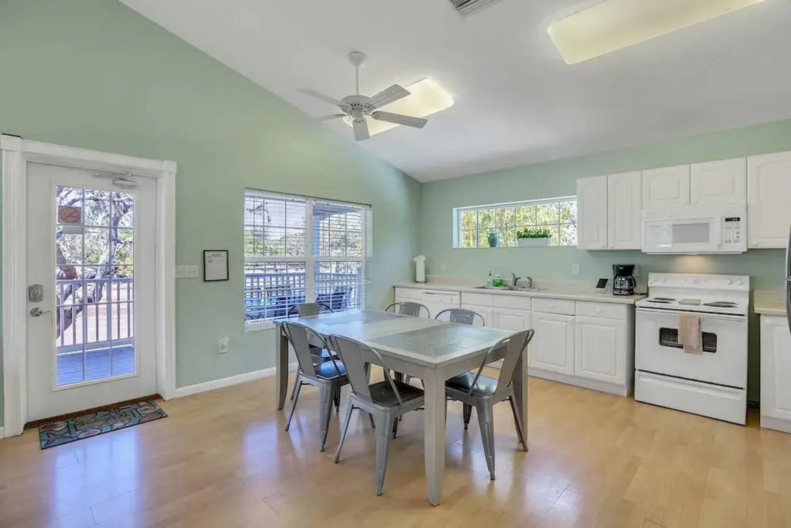 Sleeps 22 in Tarpon Springs - 2 Pools! by RedAwning