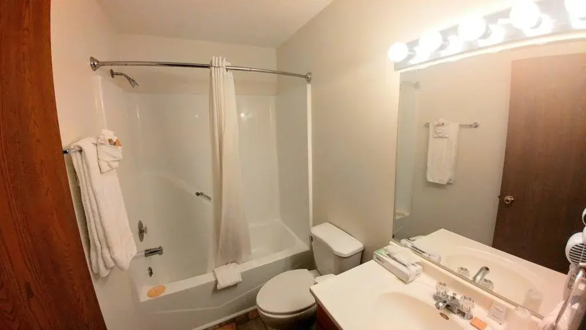 Alexis Park Inn & Suites