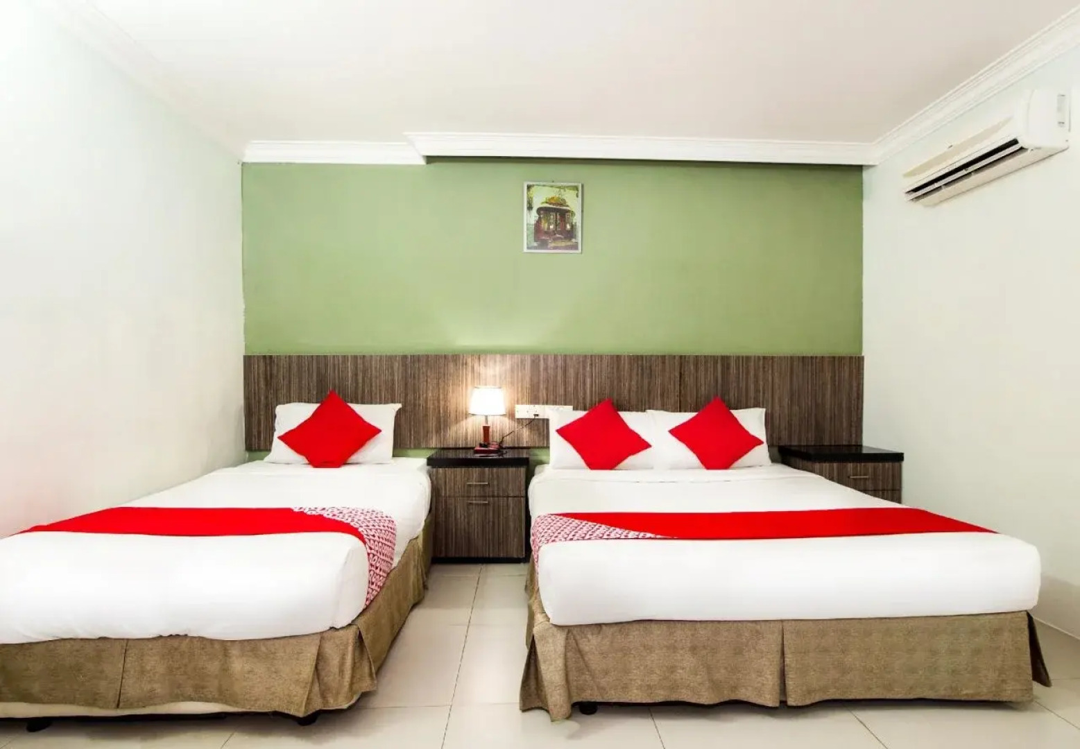 OYO 443 Crystal City Hotel